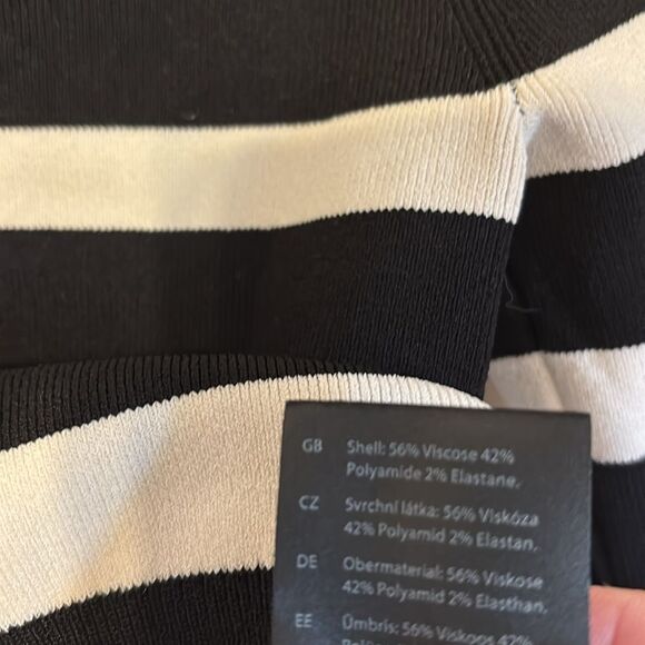 COS Cropped Mockneck Top Small - Picture 3 of 5